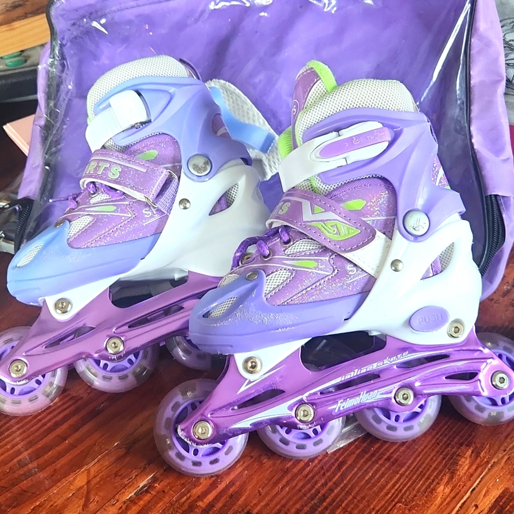 Inline Skates Children ☆  Adjustable Inline Skates w Light Up Wheels ☆ Sz 30-34
